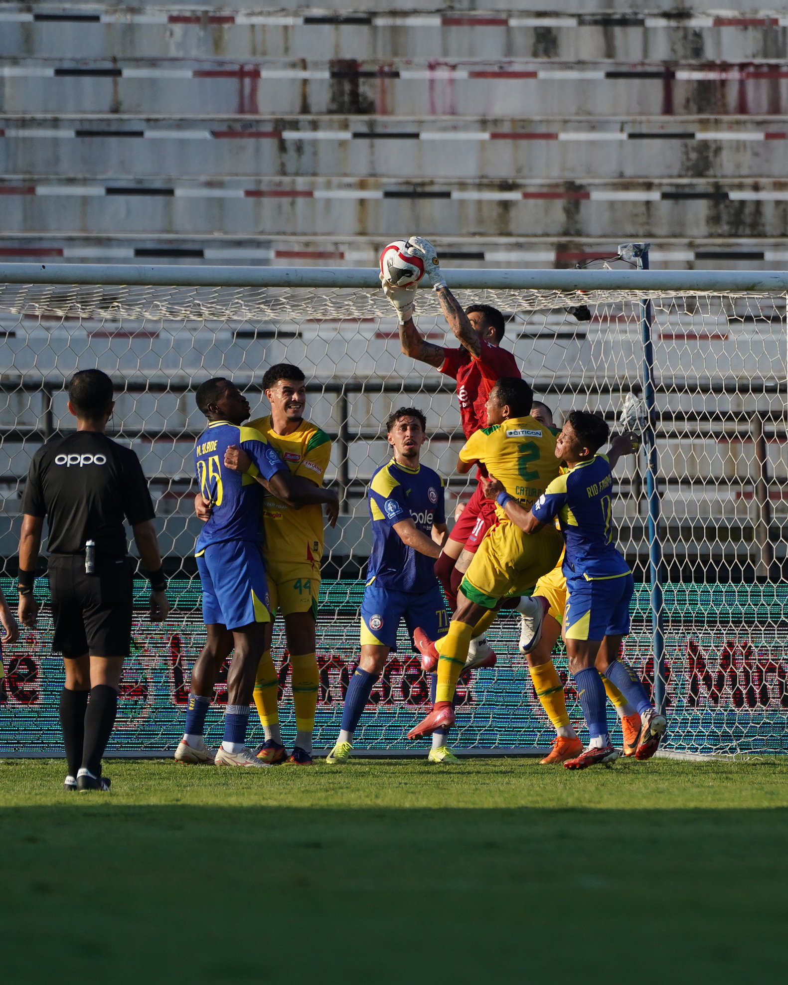 Manajemen Arema FC Kecewa Hasil Derbi: Komitmen Evaluasi Total dan Minta Pemain Berjuang di Sisa Laga