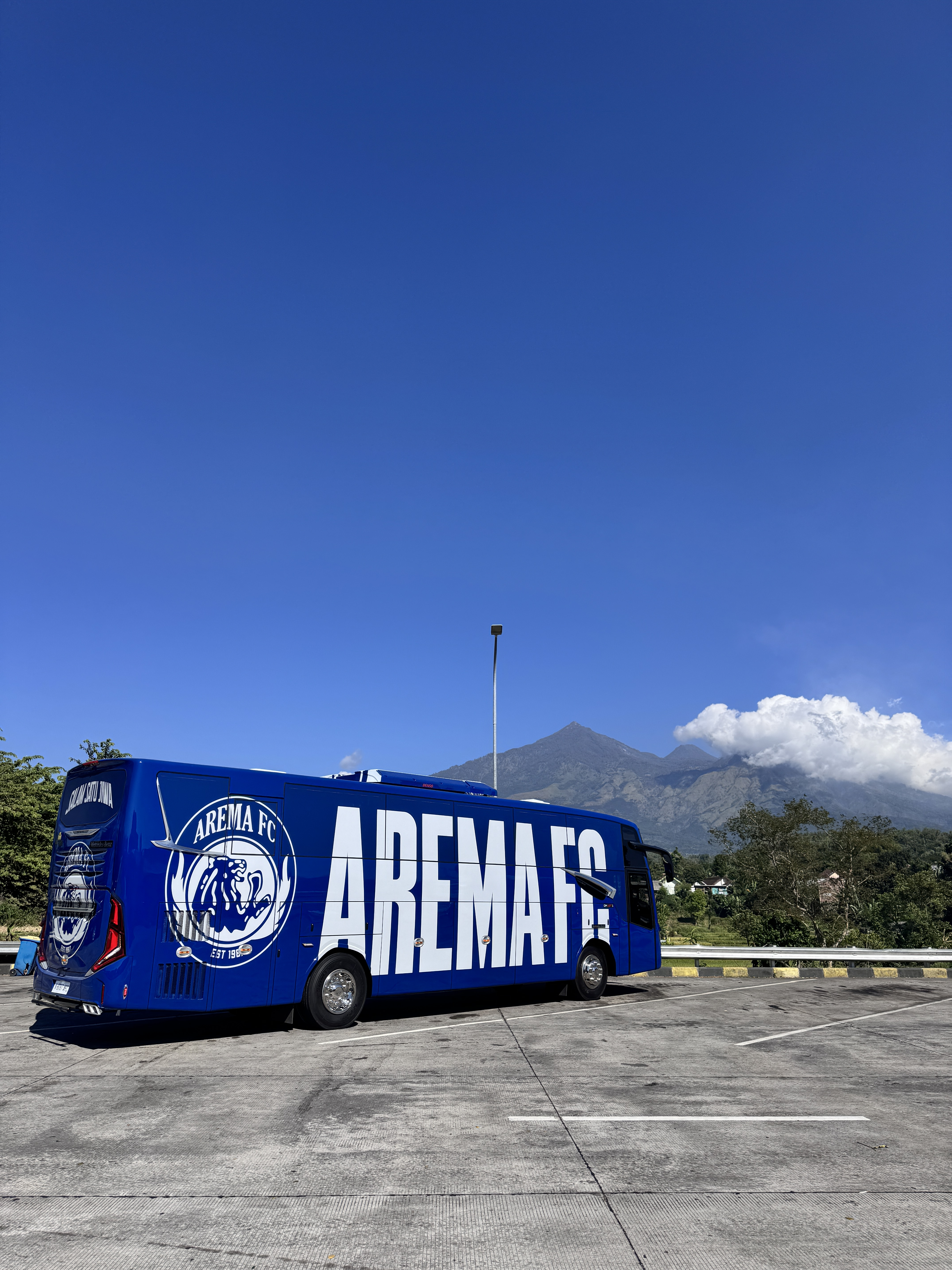 Arema FC Dapat Hadiah Bus dari IB di Momen HUT ke-39