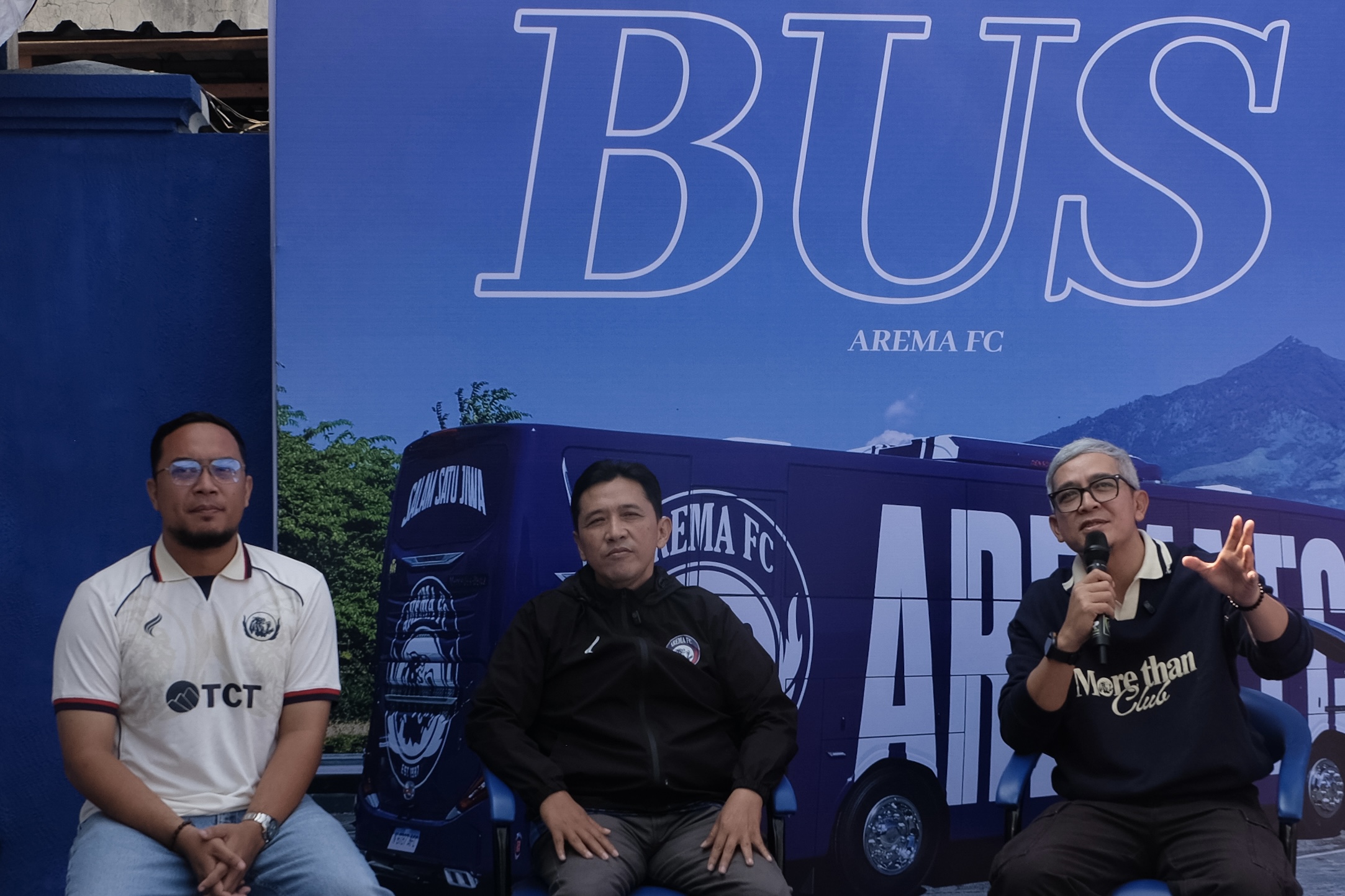 Rayakan HUT ke-39, Arema FC Perkenalkan Bus Anyar Berpelat Nomor Hoki N 7887 IB