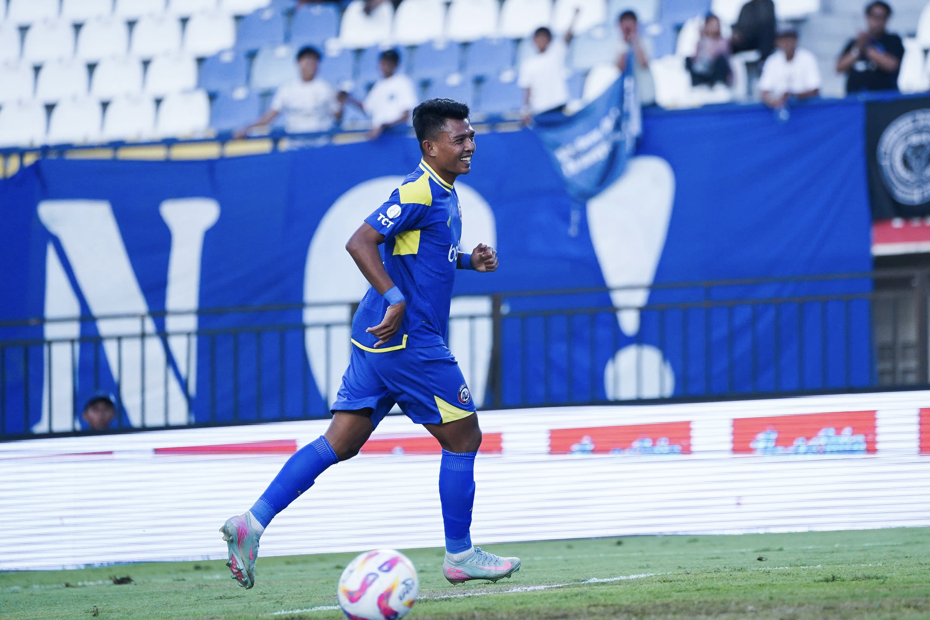 Satu Dekade Pengabdian Berakhir, Arema FC Resmi Berpisah dengan Dedik Setiawan