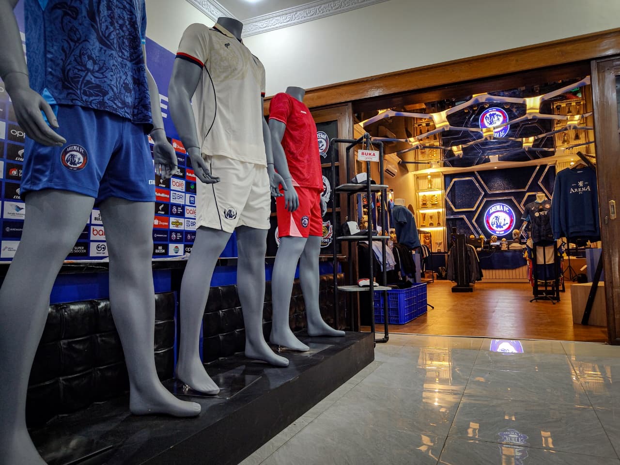 Official Store Direnovasi, Belanja Merchandise Kini Berdampingan dengan Koleksi Sejarah Singo Edan