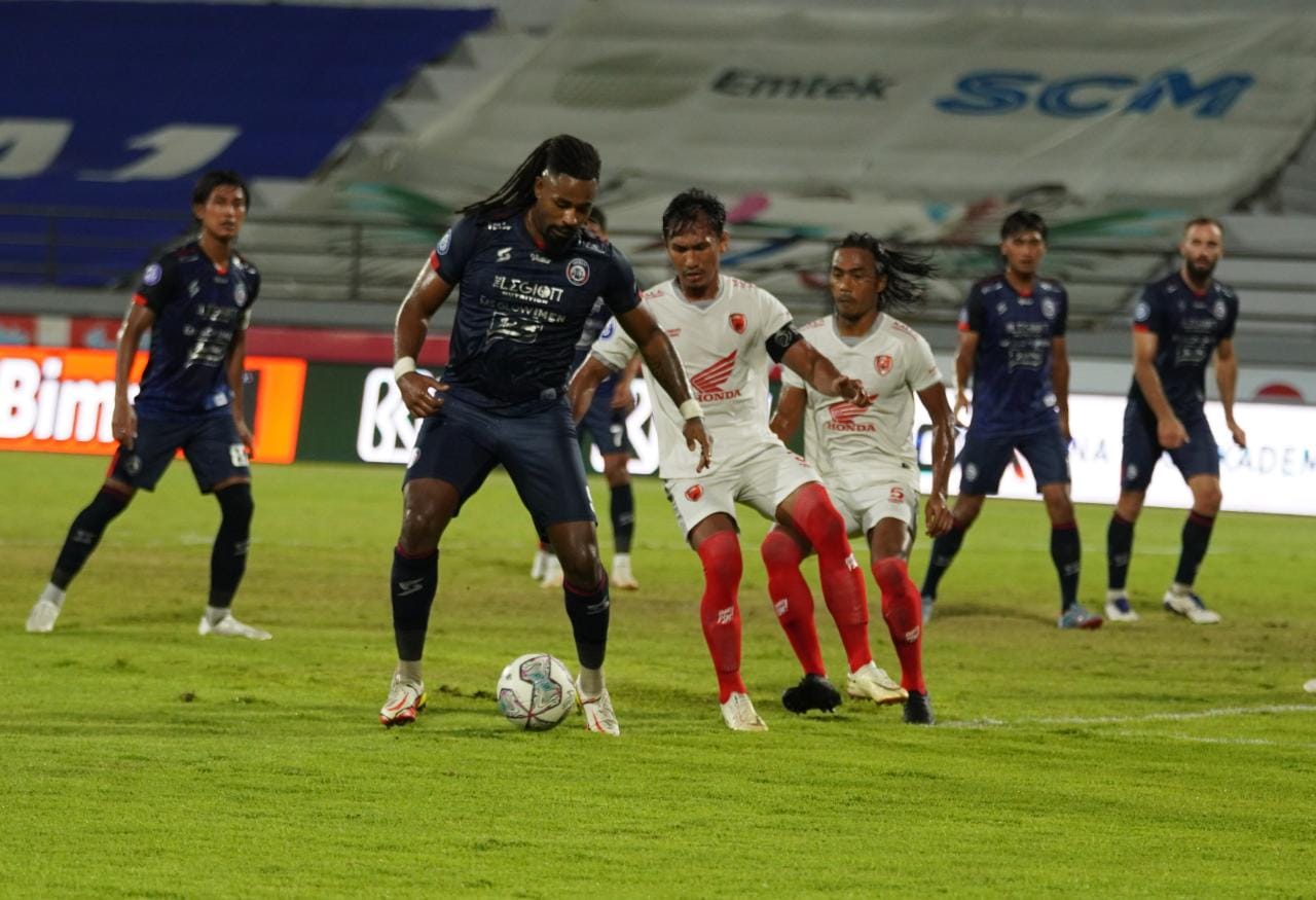 Kontrak Carlos Fortes di Arema FC Belum Berakhir